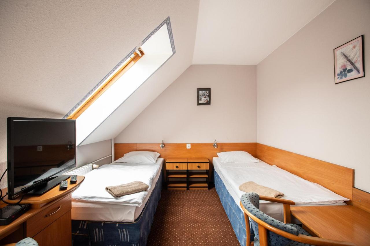 Hotel Margo Cedynia ภายนอก รูปภาพ